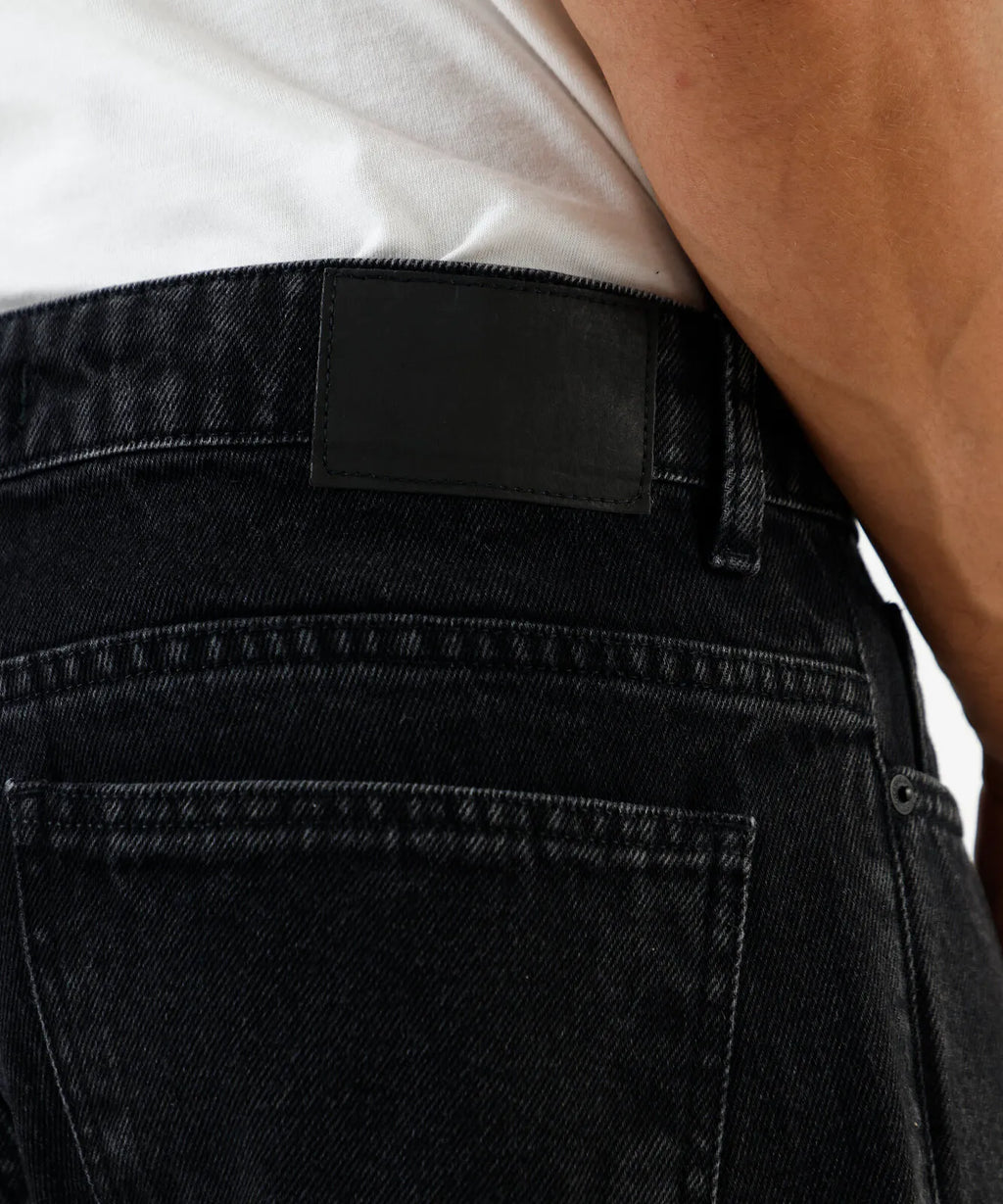 Premium Men’s Straight-Fit Jeans in 100% Cotton – Black