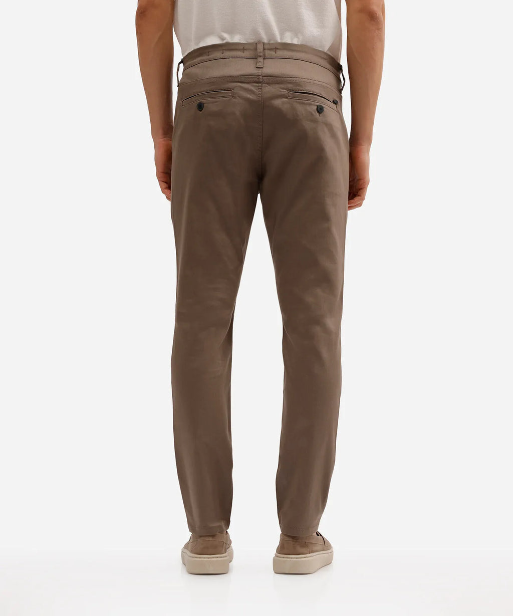 Premium Men’s Carrot-Fit Chino Trousers in Twill – Brown